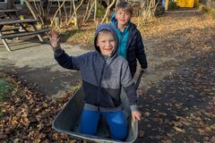 Podzimní úklid školní zahrady